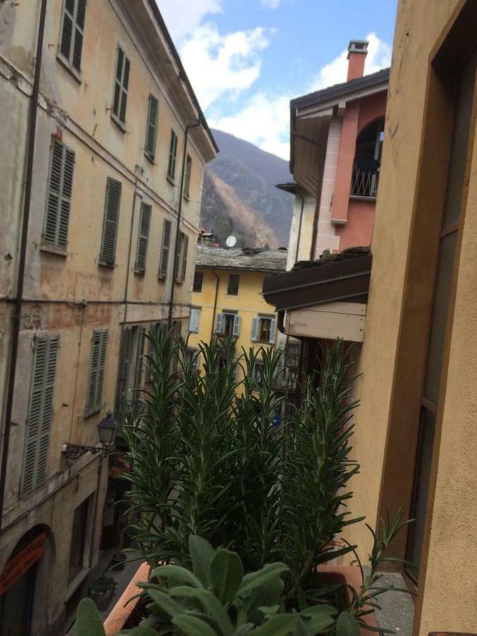 Casa Nel Centro Storico Appartement Varallo Buitenkant foto