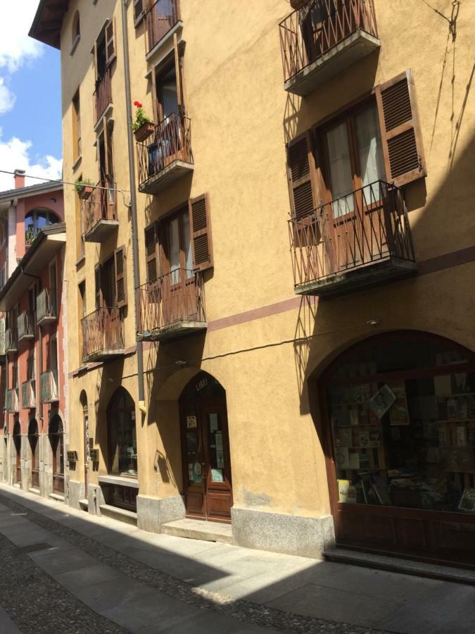 Casa Nel Centro Storico Appartement Varallo Buitenkant foto